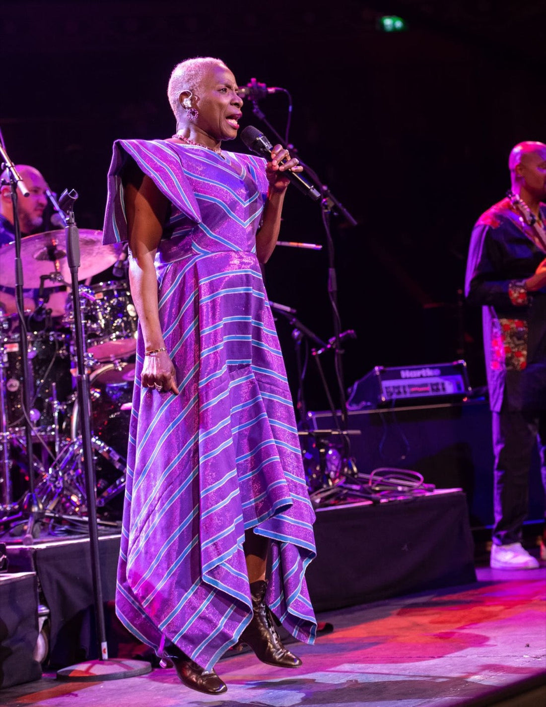 La diva Angelique Kidjo en Imane Ayissi Couture pour ses 40 ans de carrière au Royal Albert Hall de Londres