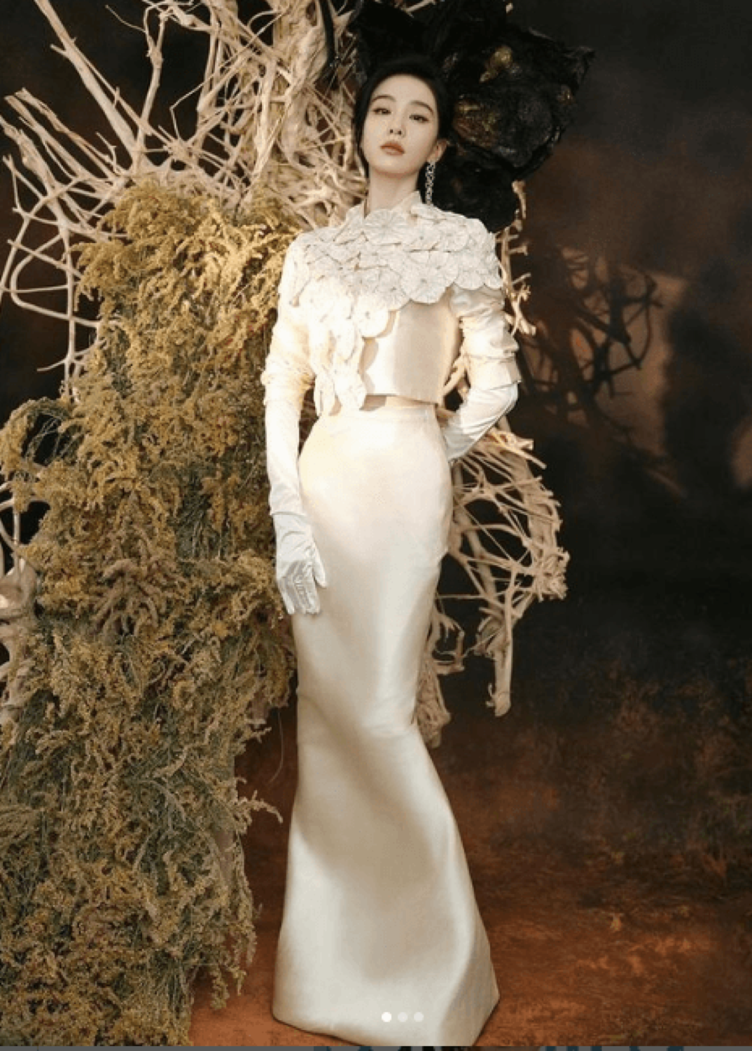 L'actrice Liu Shishi en Imane Ayissi Couture pour le Elle China Awards