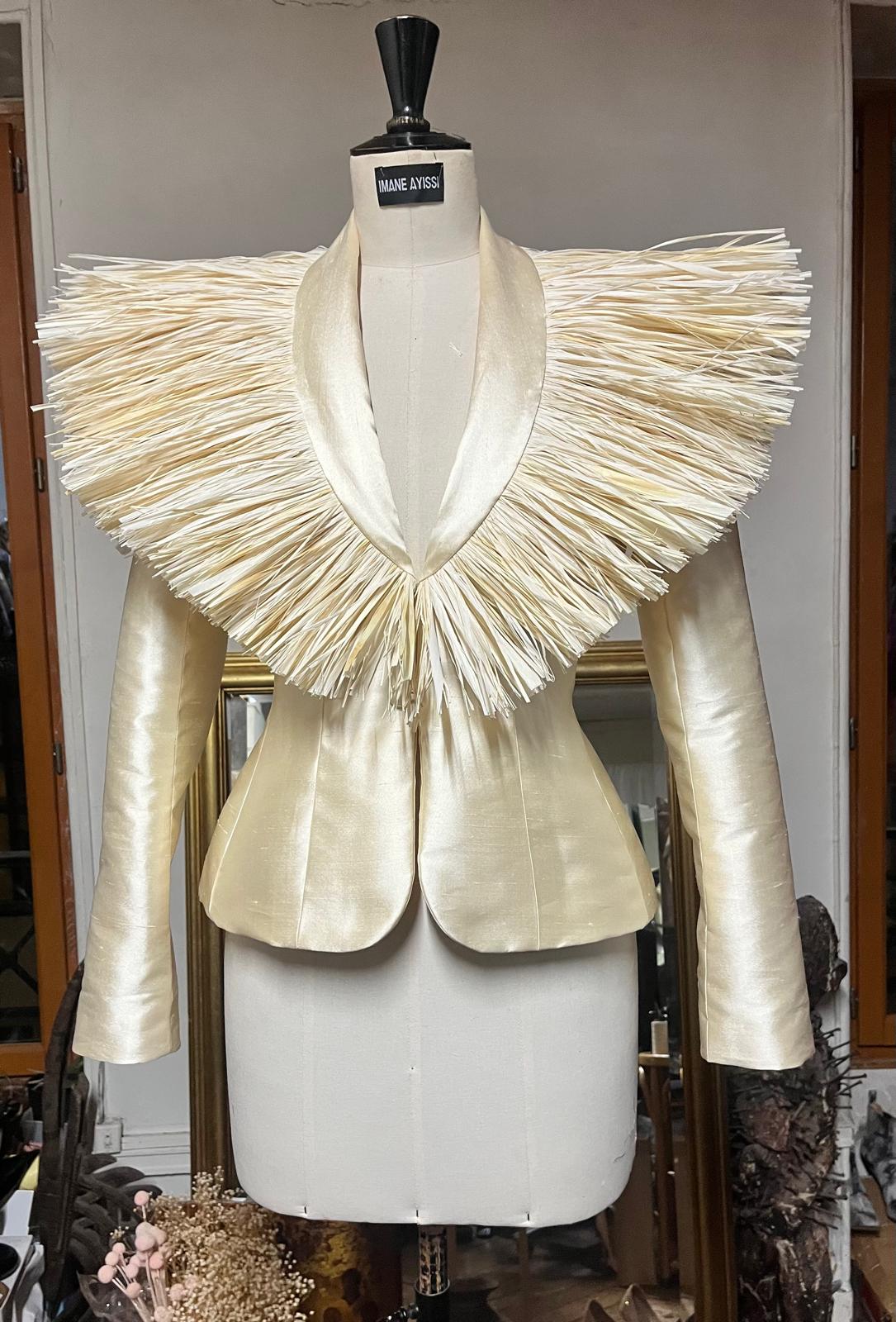 Veste en soie et raphia