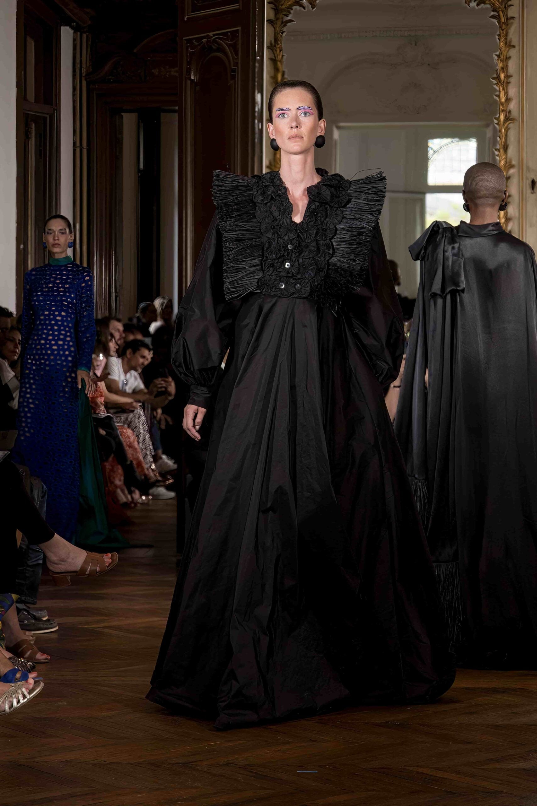 Evening dress embroidered and fringed with natural raffia