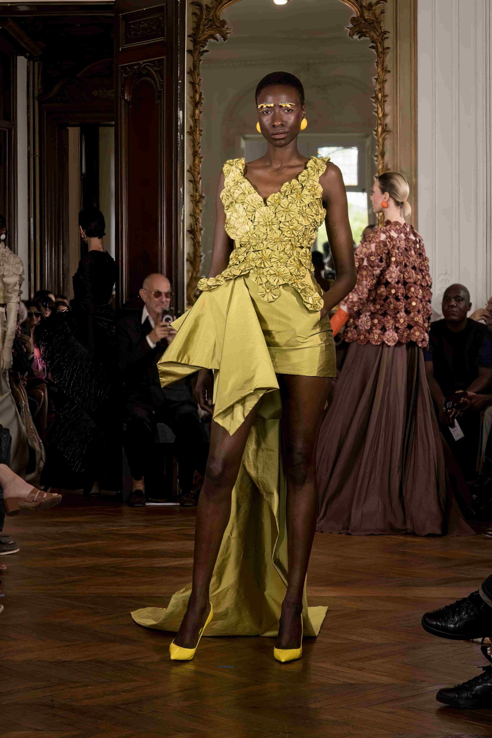 Cocktail dress in silk taffeta embroidered with silk taffeta scraps