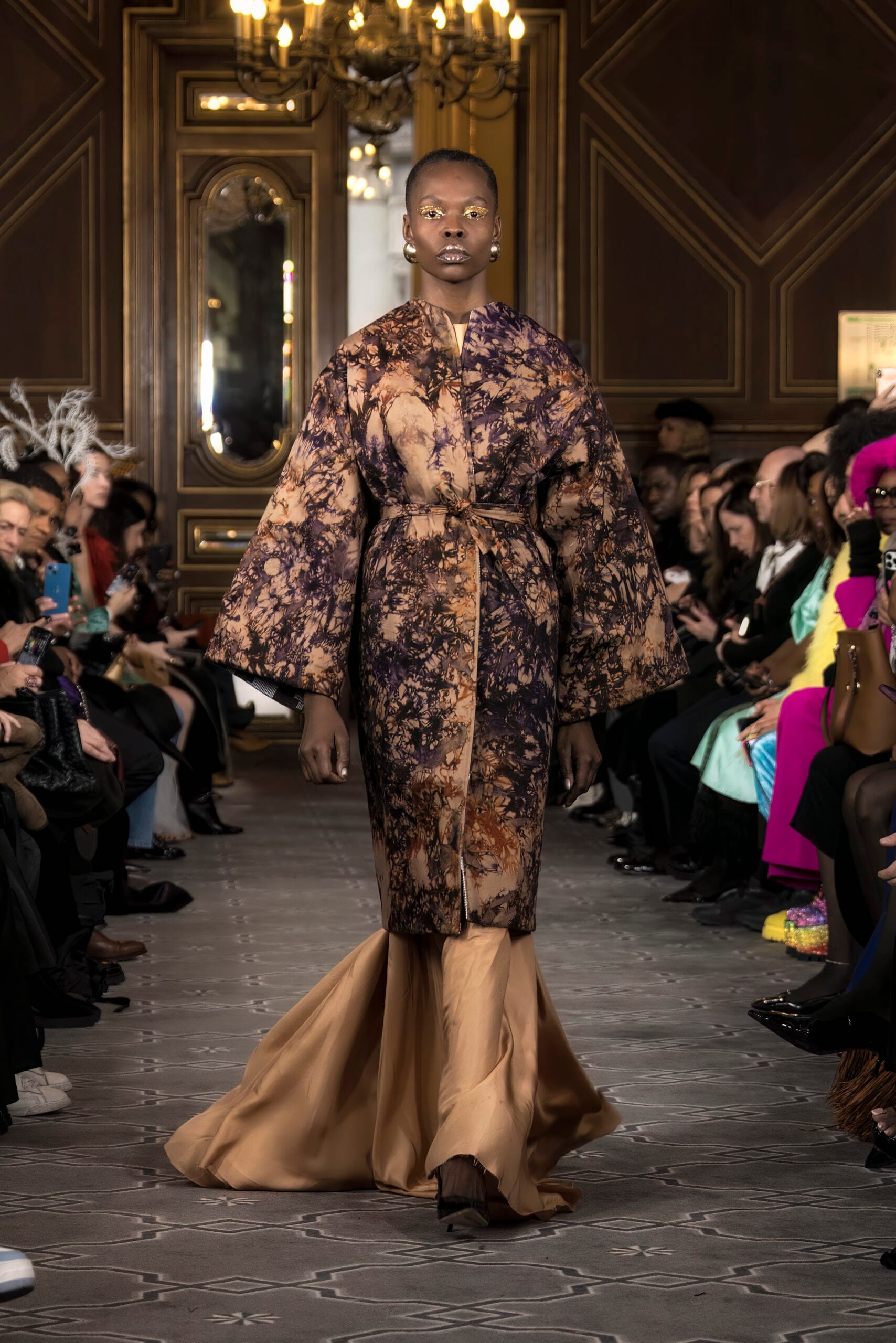manteau réversible en gabardine de coton teinte à la main au Cameroun, robe en toile de soie parachute 