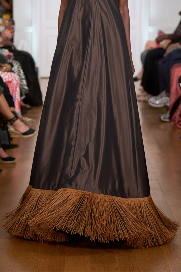 Dress in silk taffeta and raffia