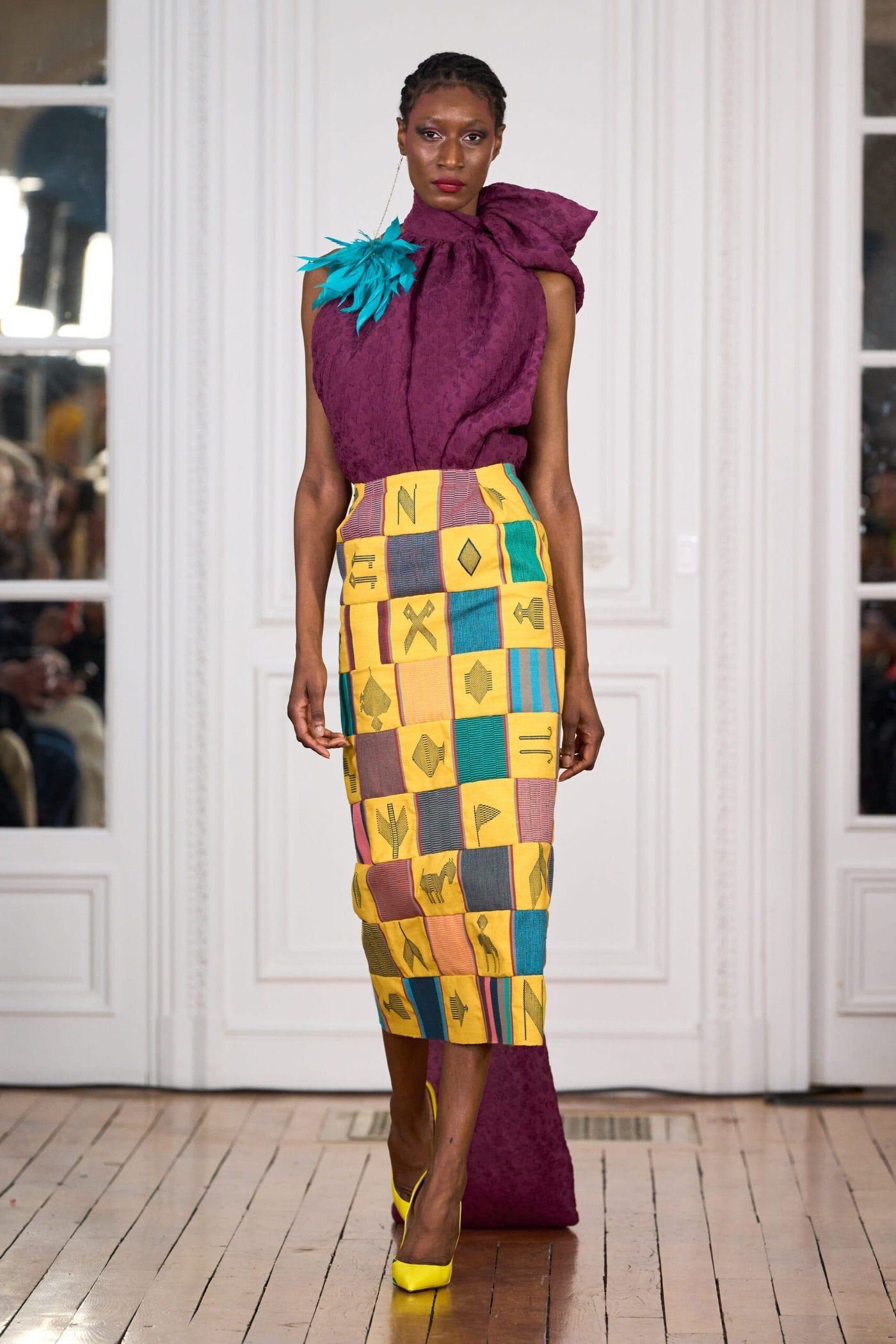 Skirt in cotton Kenté, hand-woven in Ghana, draped top in embossed silk organza